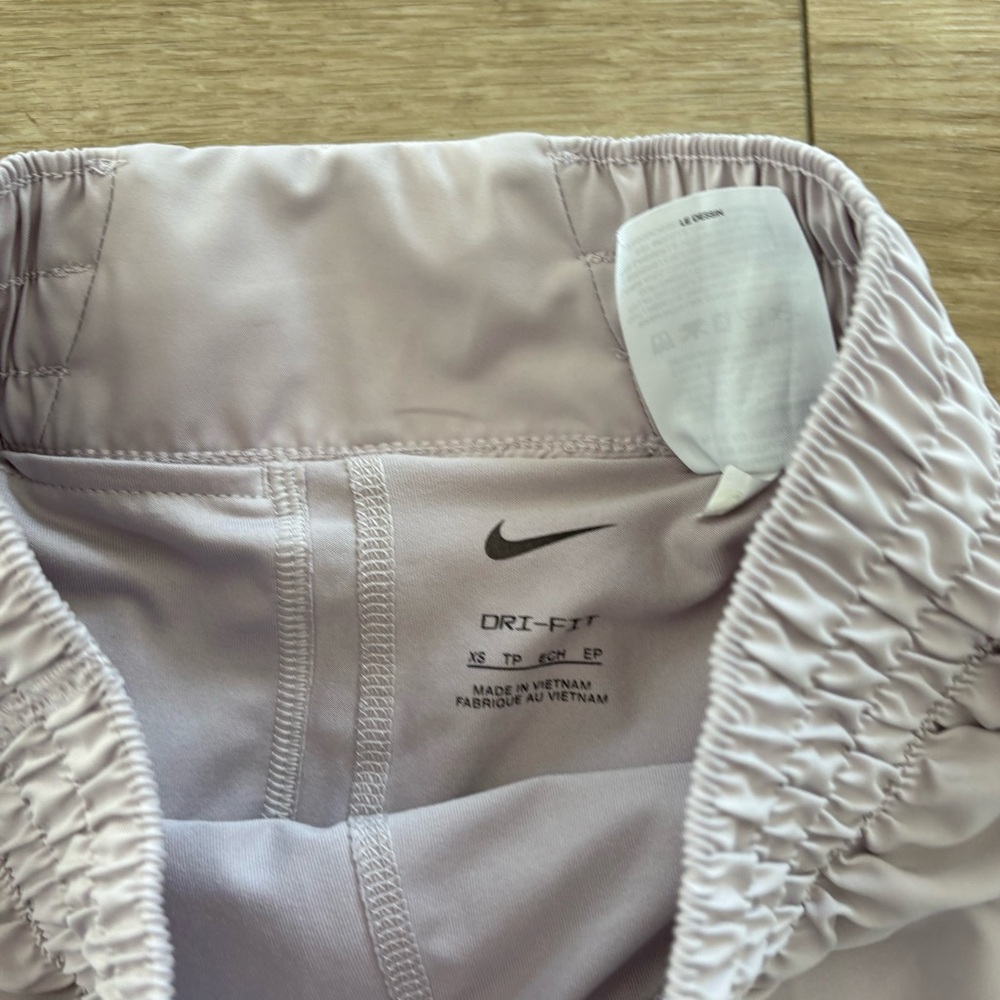 Nike Shorts Womens XS silver white Dri-FIT 2-in-1 Running Built-In Liner Gym - Picture 3 of 4